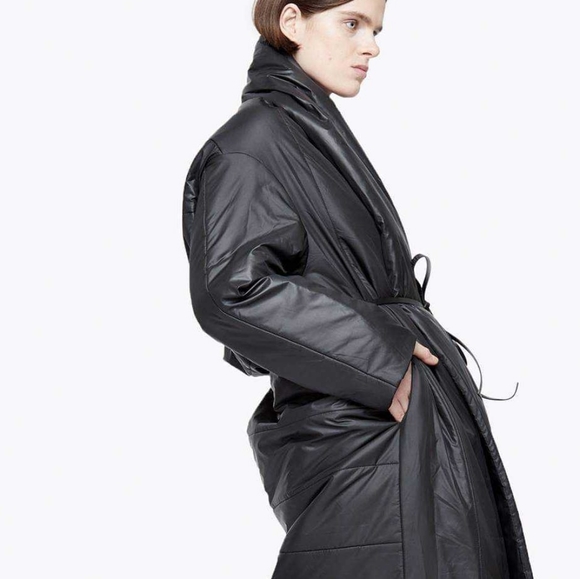 Cyrille Gassiline | Oversized Quilted Blanket-style Puffer Wrap Coat - Picture 13 of 16